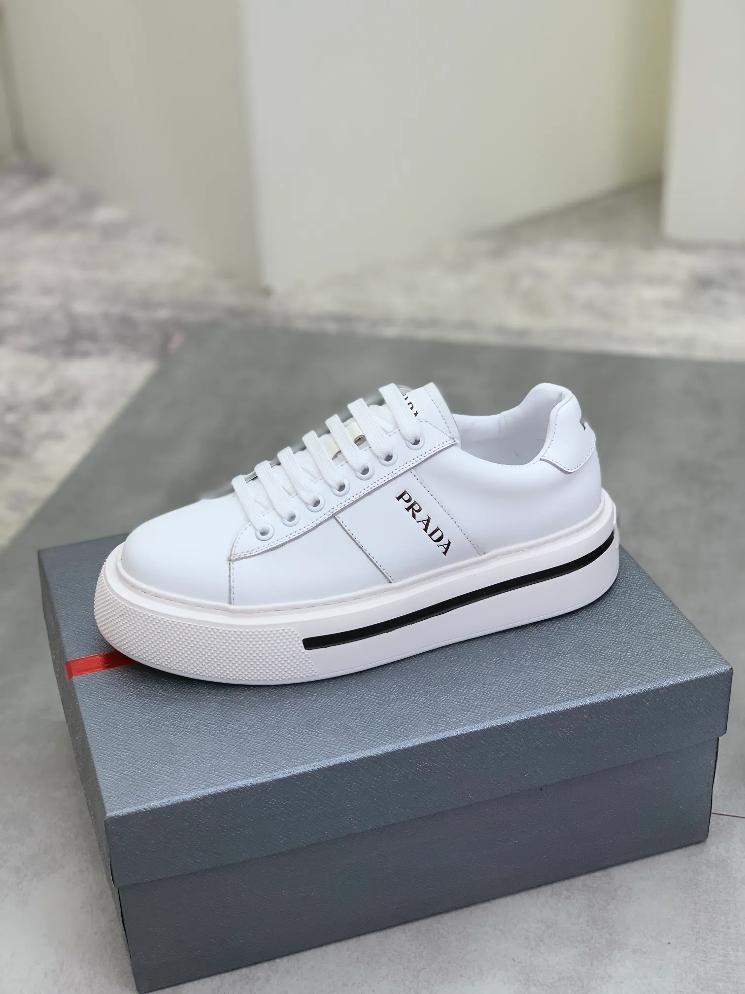 Men's Men's Shoes💰P560💰【New Style】 The latest model of high-quality PRADA classic men's shoes has been launched on the official website in 1:1 replica, synchronized in Hong Kong counters and on the same catwalk; all made of calfskin ➕Imported cowhide lining, 🍡🍡original rubber outsole 1:1 non-slip and wear-resistant; comfortable to wear, attractive style, fine workmanship, and simple and neat shoe last, showing a man's courage and toughness, 👍Number 38 to 44 (45 can be customized) 4⃣️colors🉑️ to choose from